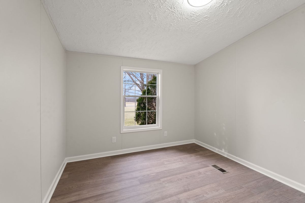 Remodeled doublewide in Milton, Kentucky — photo 10