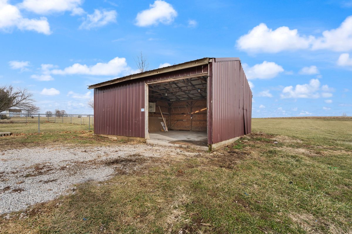 Remodeled doublewide in Milton, Kentucky — photo 3