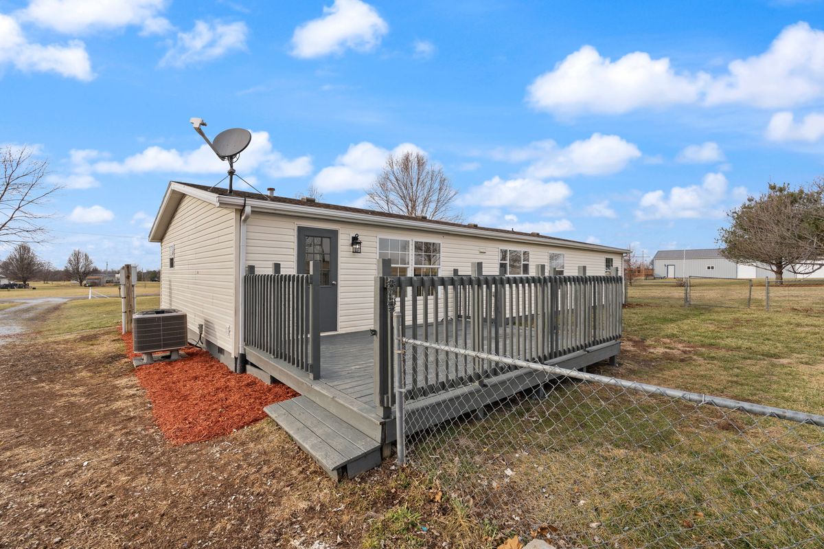 Remodeled doublewide in Milton, Kentucky — photo 4