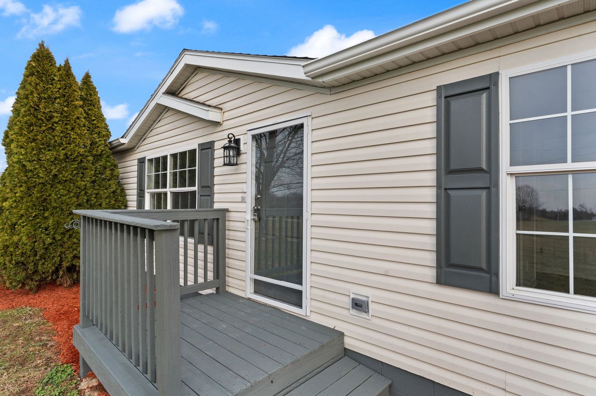 Remodeled doublewide in Milton, Kentucky — photo 5