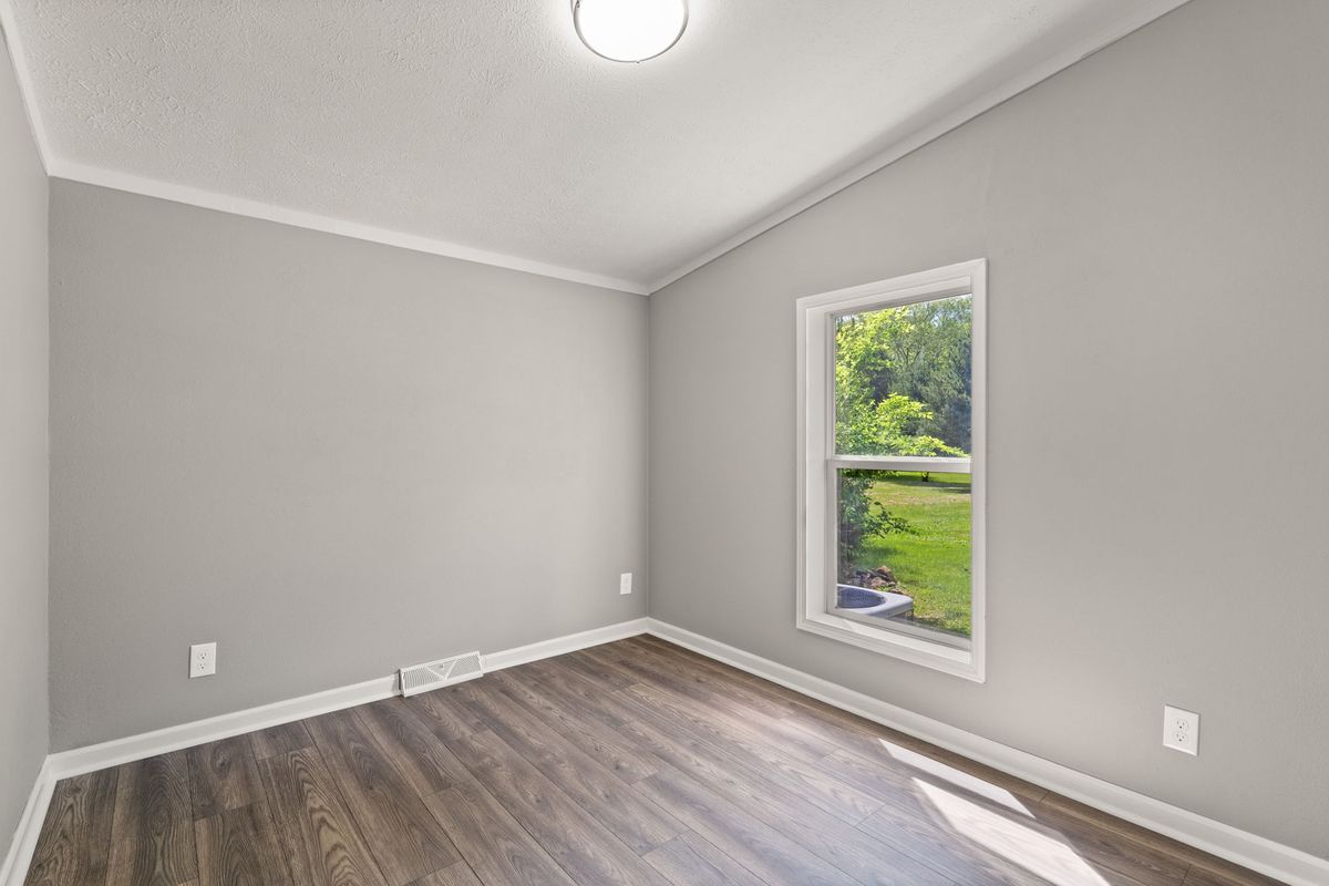 Remodeled doublewide in New Pekin, Indiana — photo 10