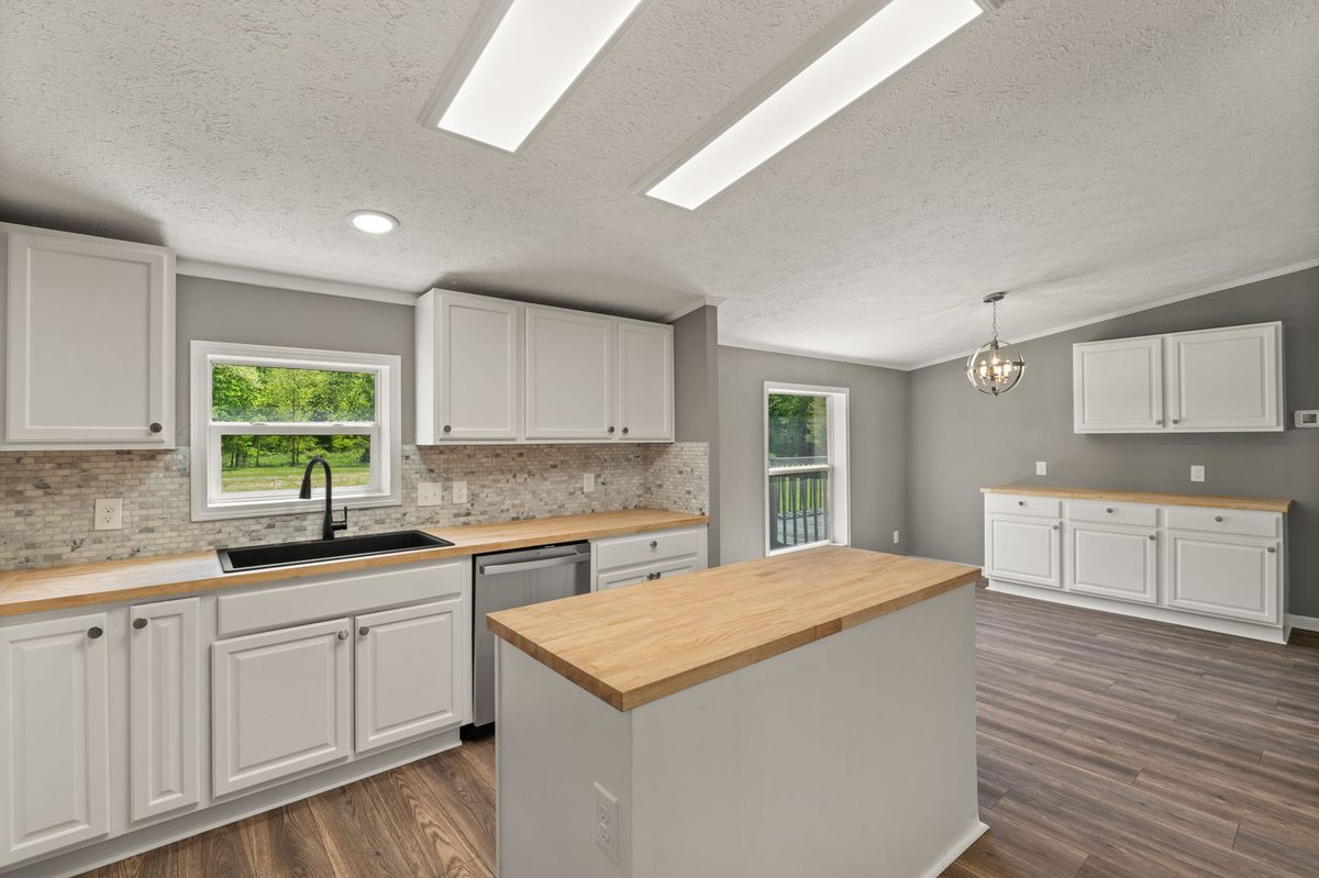 Remodeled doublewide in New Pekin, Indiana — photo 7