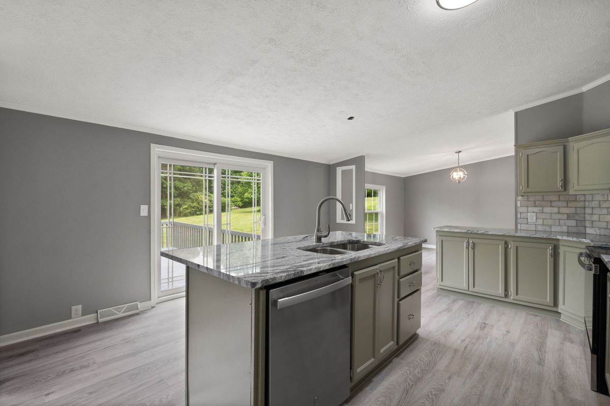 Remodeled doublewide in Scottsburg, Indiana — photo 8