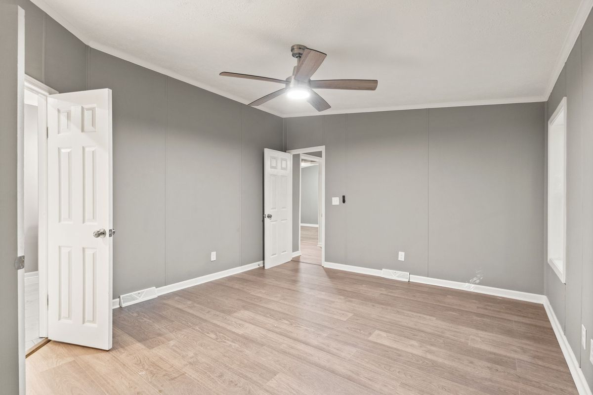 Remodeled doublewide in Shepherdsville, Kentucky — photo 10