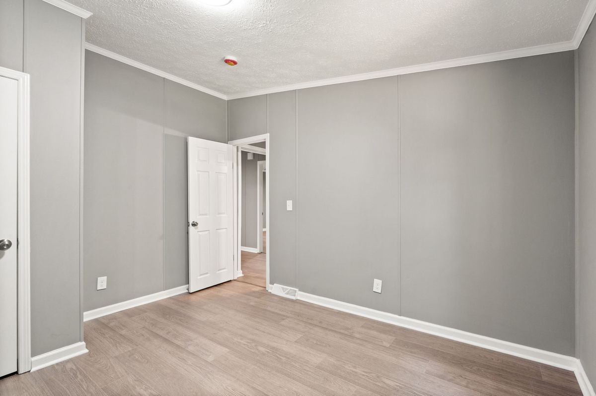 Remodeled doublewide in Shepherdsville, Kentucky — photo 9